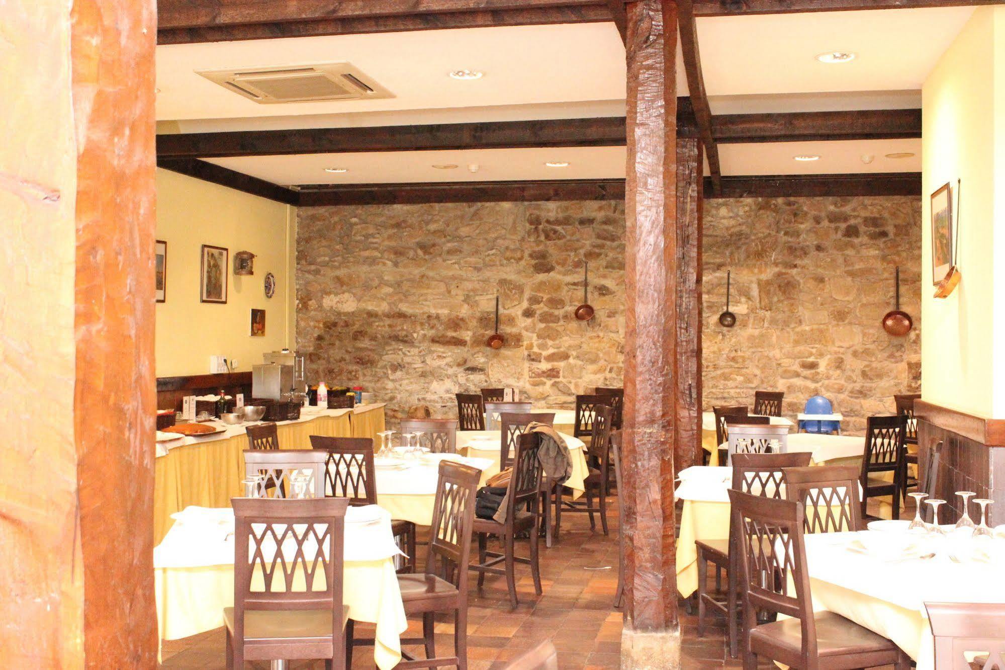 Hotel Termas De Lierganes Bagian luar foto