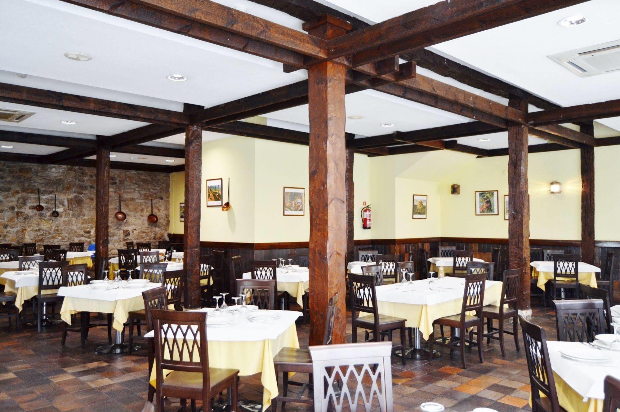 Hotel Termas De Lierganes Bagian luar foto