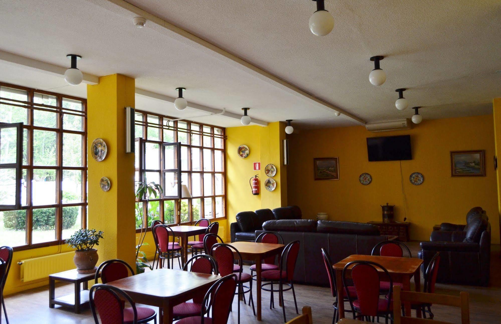 Hotel Termas De Lierganes Bagian luar foto